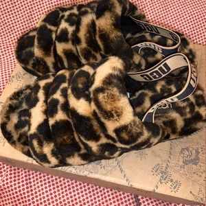 UGG Fluff Yeah Leopard Print Slides Size 8 Womens